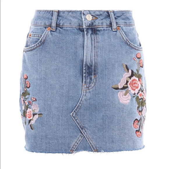 Topshop Dresses & Skirts - NEW TopShop Women’s Embroidered Floral Denim Skirt